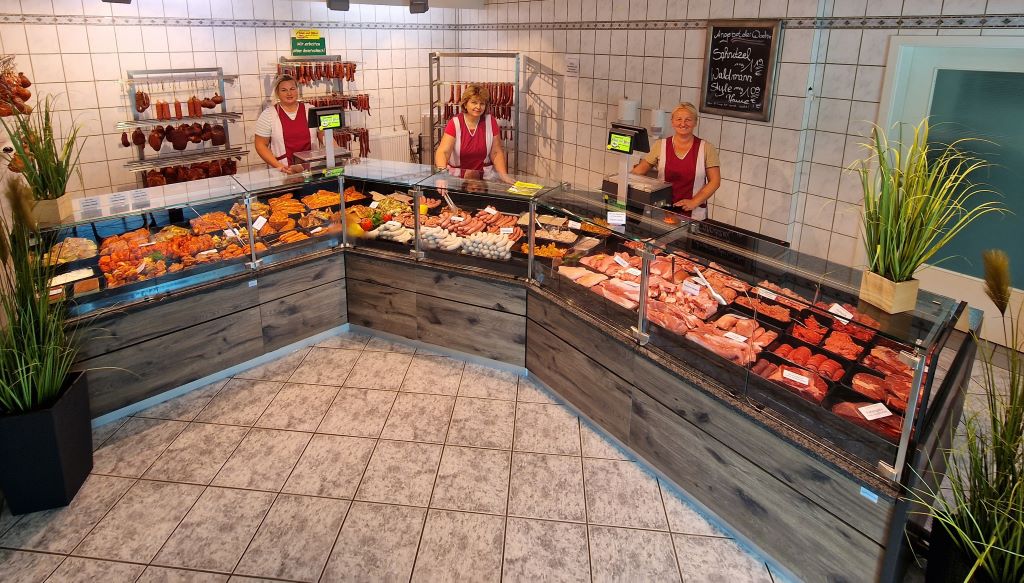 Neue Theke in der Metzgerei und im Hofladen